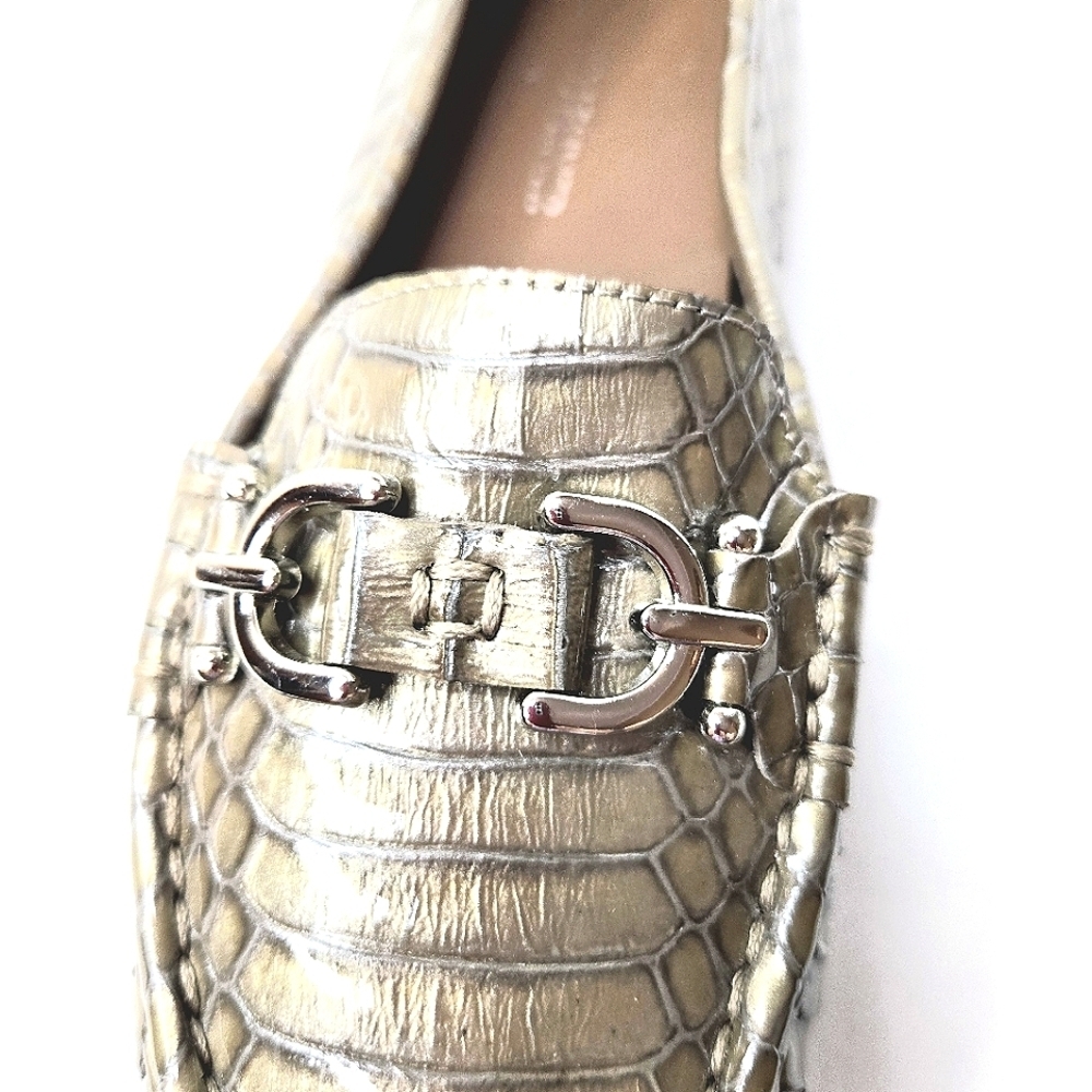 Donald Pliner driving moccasins. Croc embossed leather. Gray. 6.5 - Picture 9 of 13